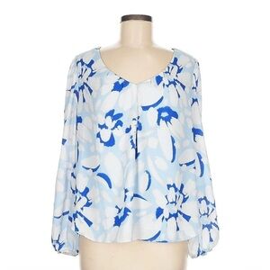 LOFT Women's Blue and White Floral Top